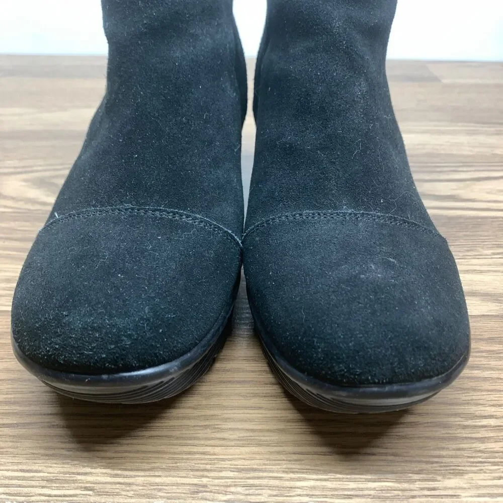 Skechers Parallel Off Hours Womens 9.5.Boots Suede Memory Foam Wedge Ankle 44758